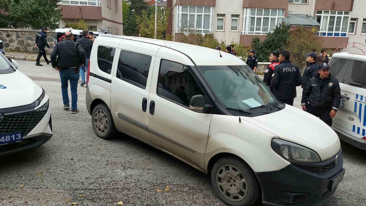 Erzurum’da pompalı tüfekle ateş açan kardeş dahil 3 kişi gözaltına alındı