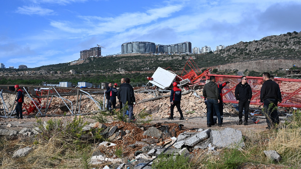 Antalya’da Hortum Nedeniyle Hayatını Kaybeden 4 İşçi Konteynerde Derbiyi İzlerken Yakalandı