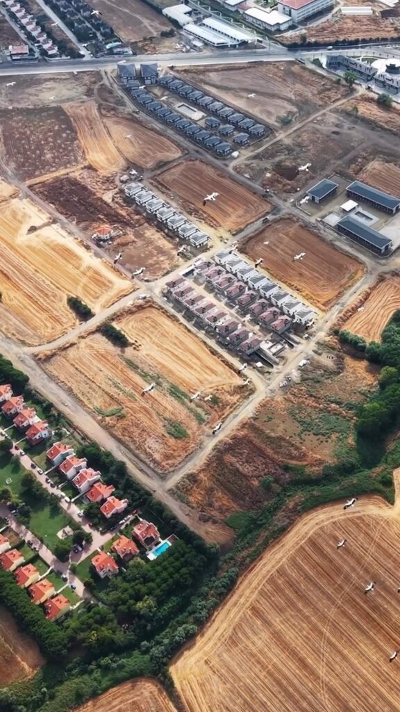 leylek-surusu-tekirdag-semalarinda-dronla-goruntulenerek-goc-yolculugunu-surdurdu-WQZgrzR1